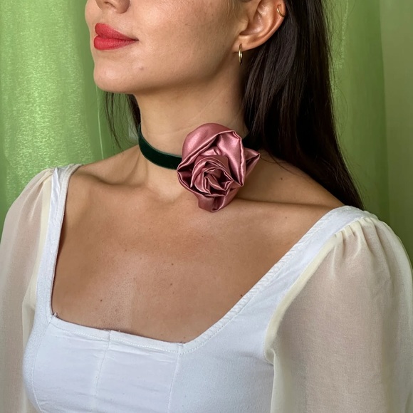 Handmade Rosette Chocker - Picture 4 of 6